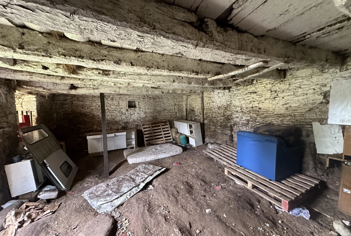 Maison de Village à Guenin avec Terrain et Longère à Rénovation 