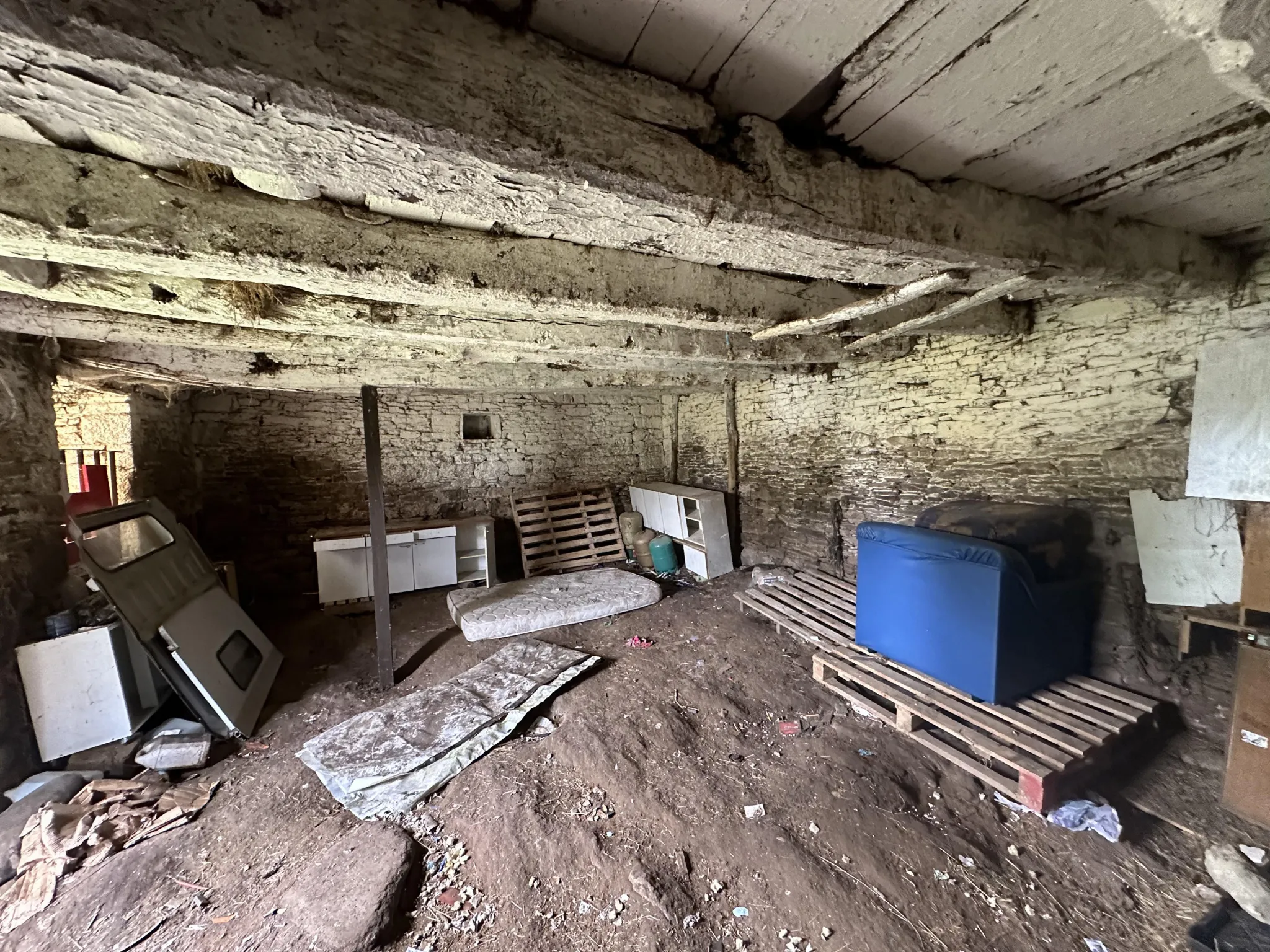 Maison de Village à Guenin avec Terrain et Longère à Rénovation 