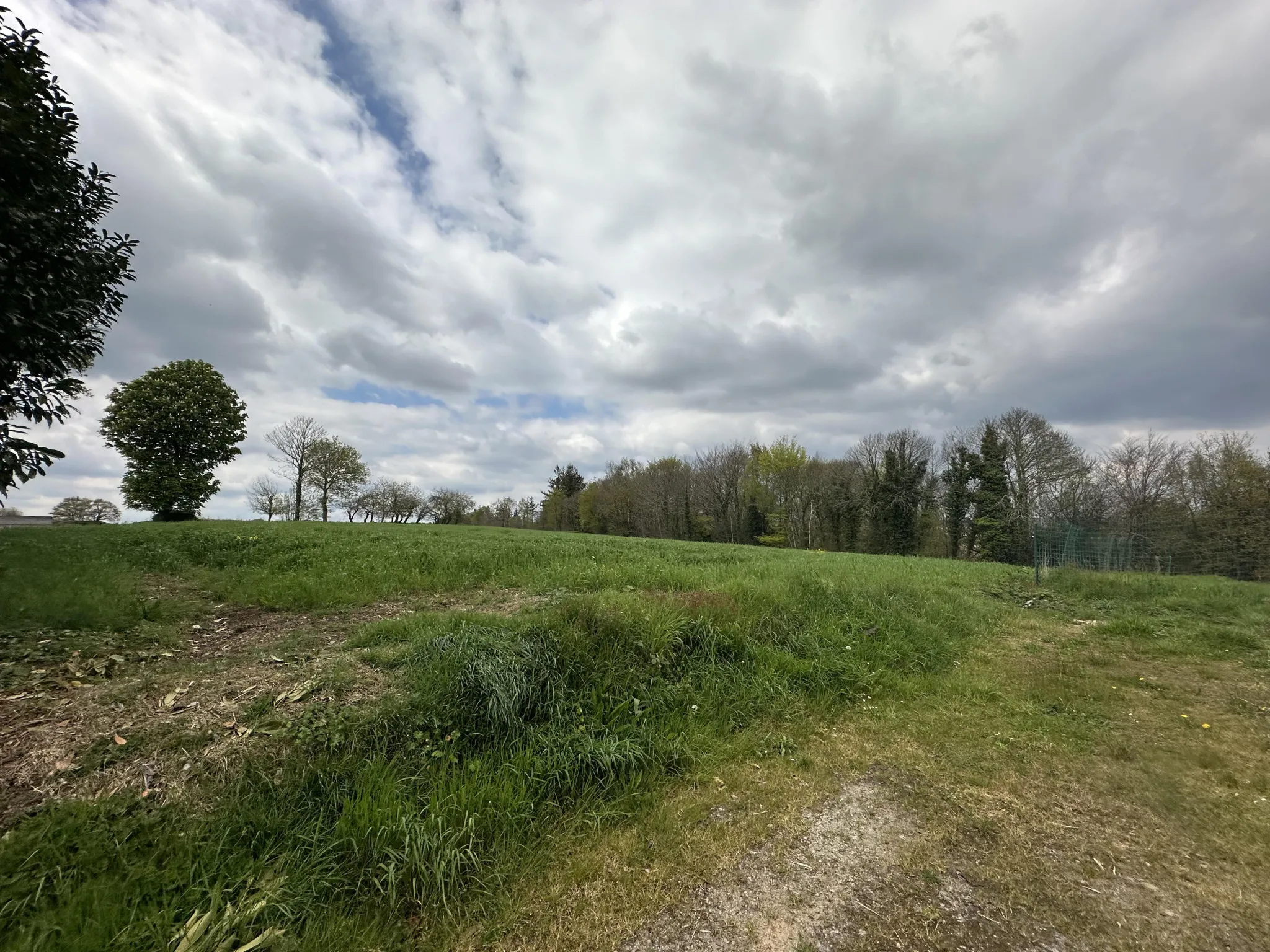 Maison de Village à Guenin avec Terrain et Longère à Rénovation 