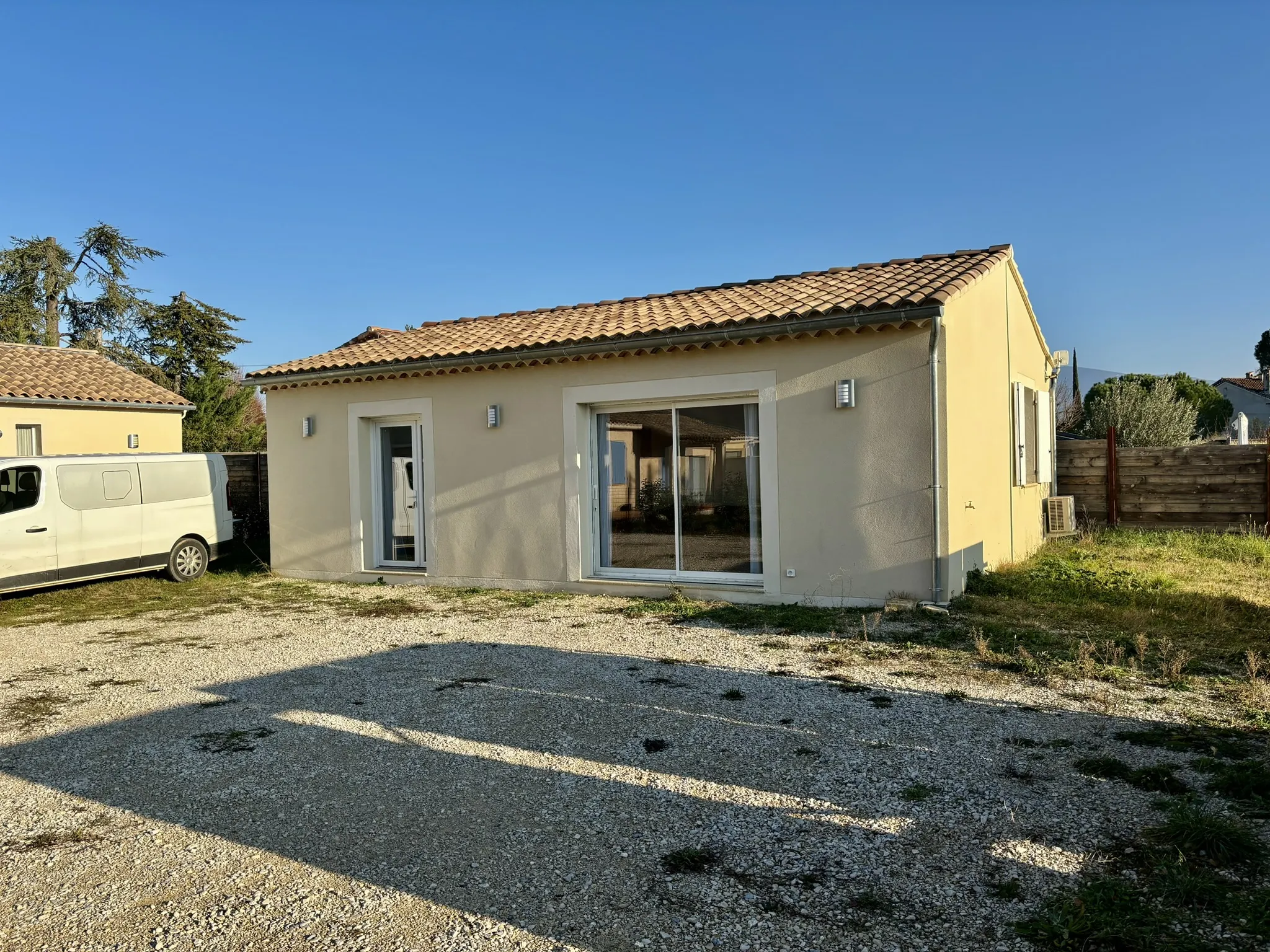 Villa récente de plain-pied avec jardin à Vaison-la-Romaine 