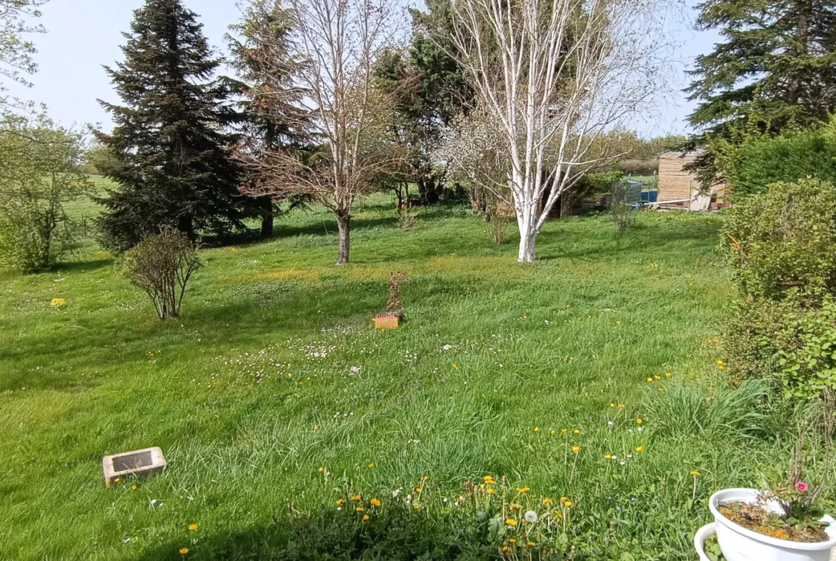 Maison au calme avec vie de plain pied à Espinasse Vozelle 