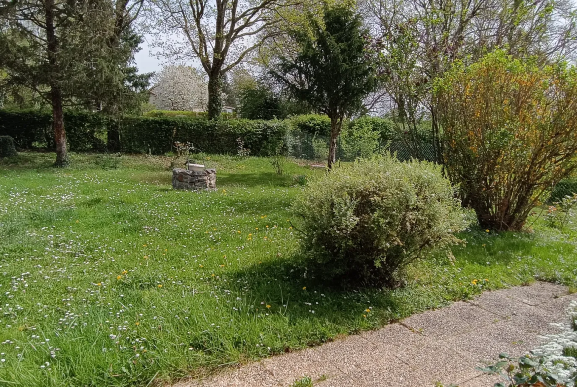 Maison au calme avec vie de plain pied à Espinasse Vozelle 