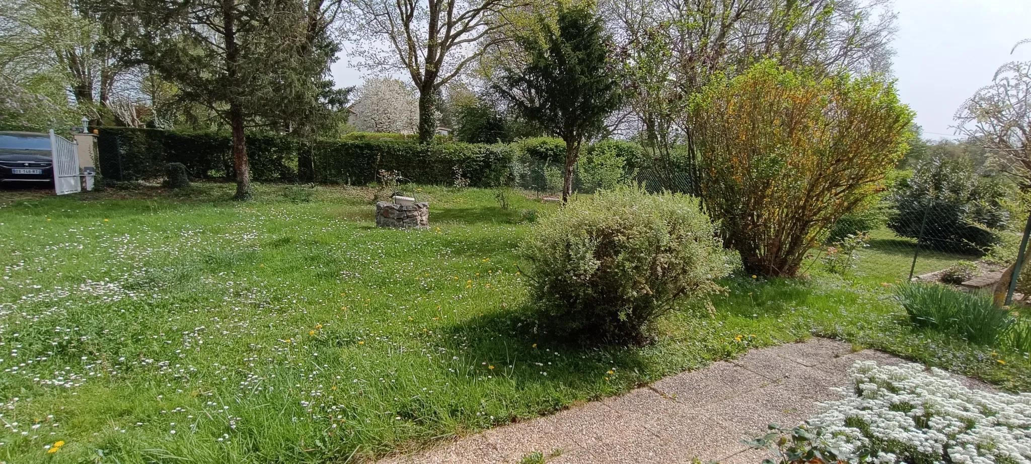 Maison au calme avec vie de plain pied à Espinasse Vozelle 