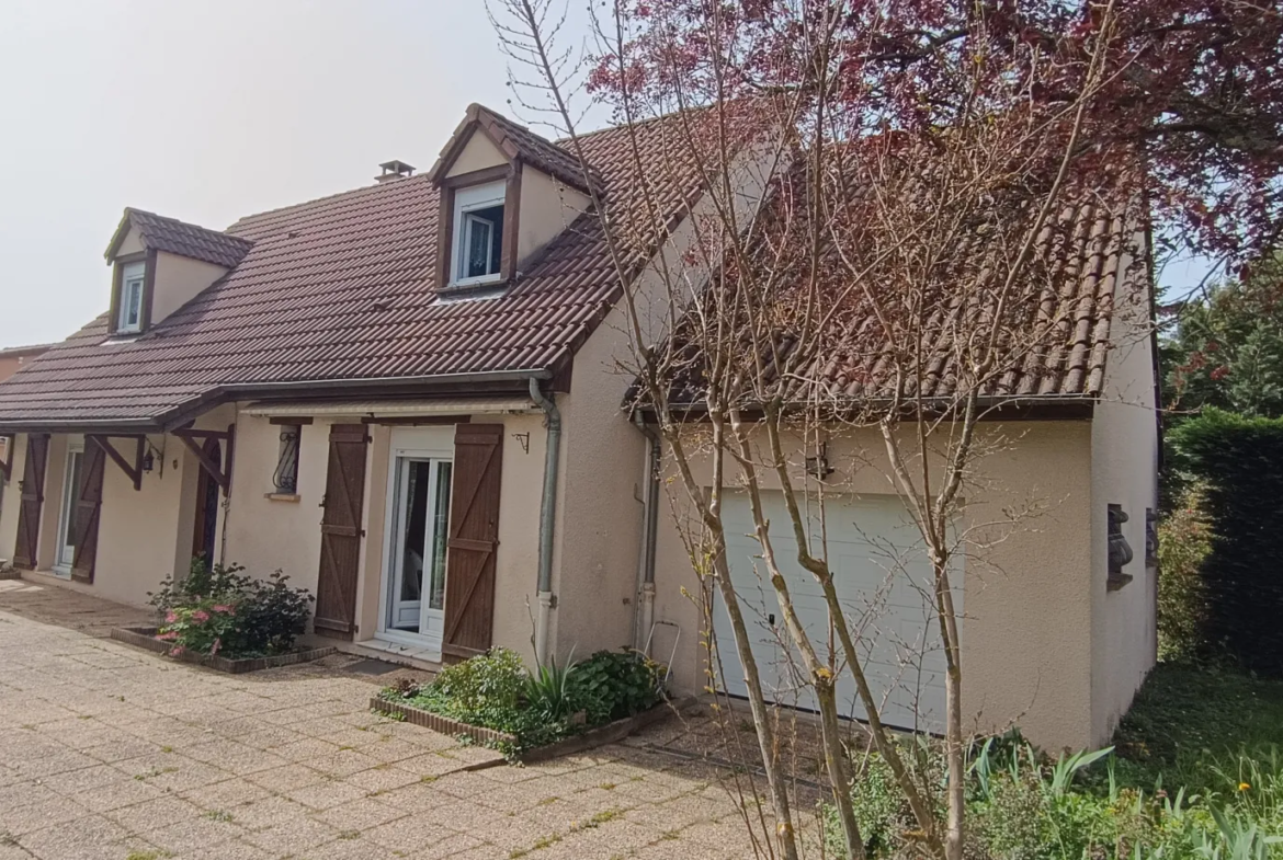 Maison au calme avec vie de plain pied à Espinasse Vozelle 