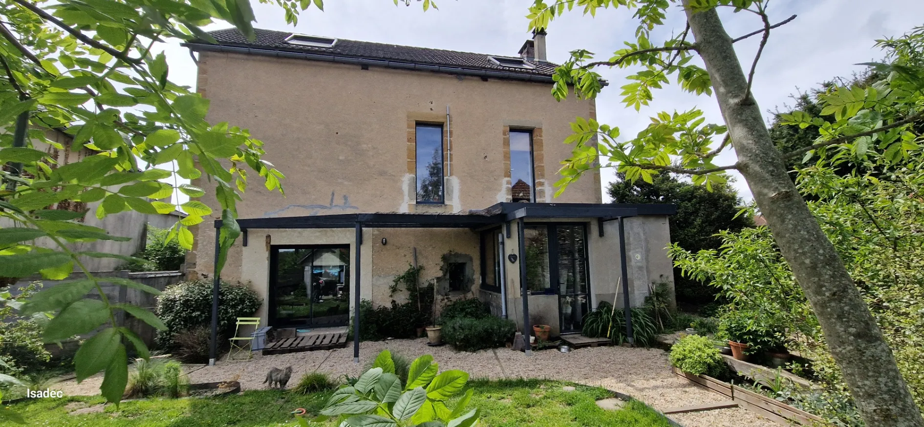 Maison rénovée de 126 m² à Leyme sur terrain de 872 m² 