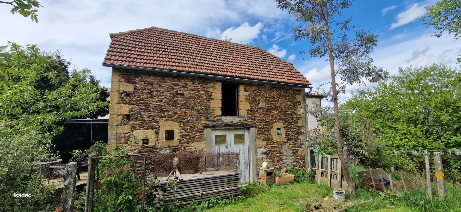 Maison rénovée de 126 m² à Leyme sur terrain de 872 m² 