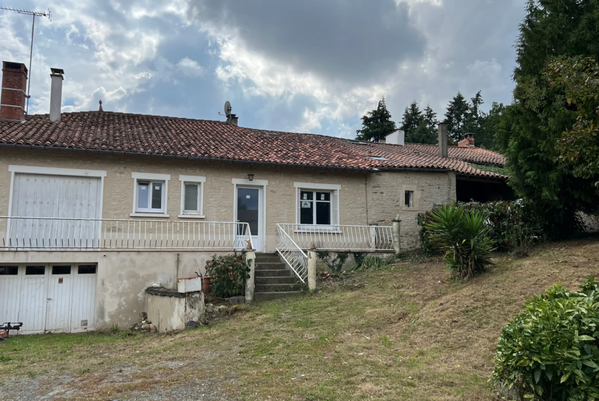 Maison à rénover de 127 m² avec 4 chambres à La Caillère Saint Hilaire 