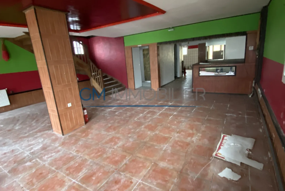 Maison de 295 m² sur axe passant à Mont de Marsan 