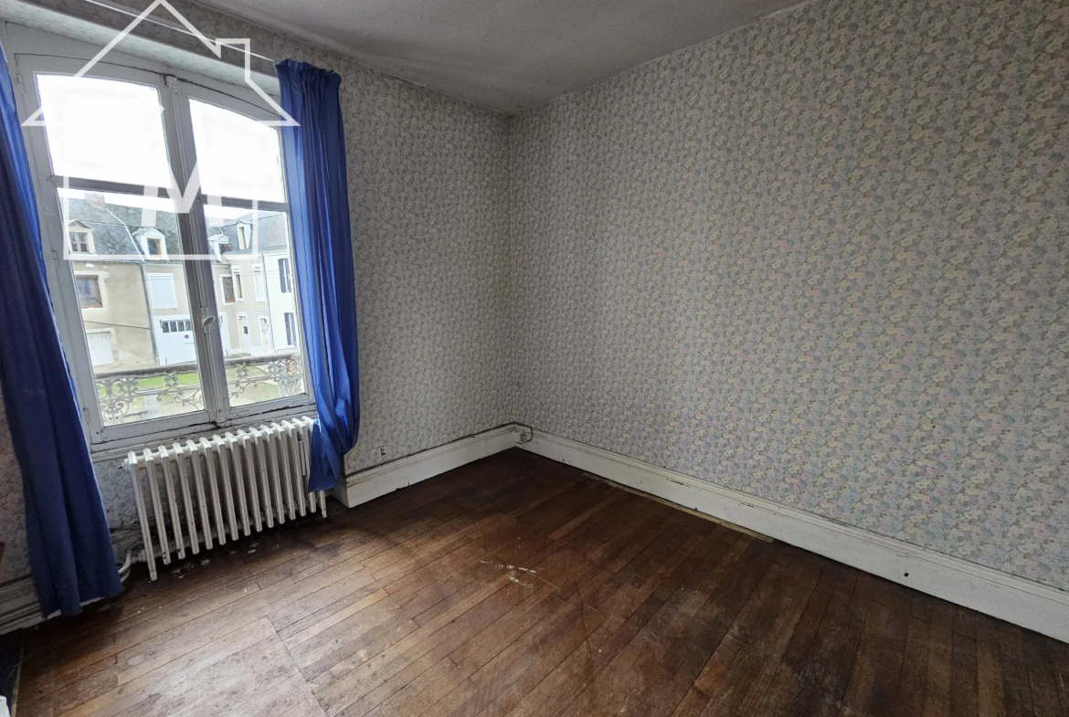 Grande maison à vendre à Culan - 125 m² avec local commercial et 5 chambres 