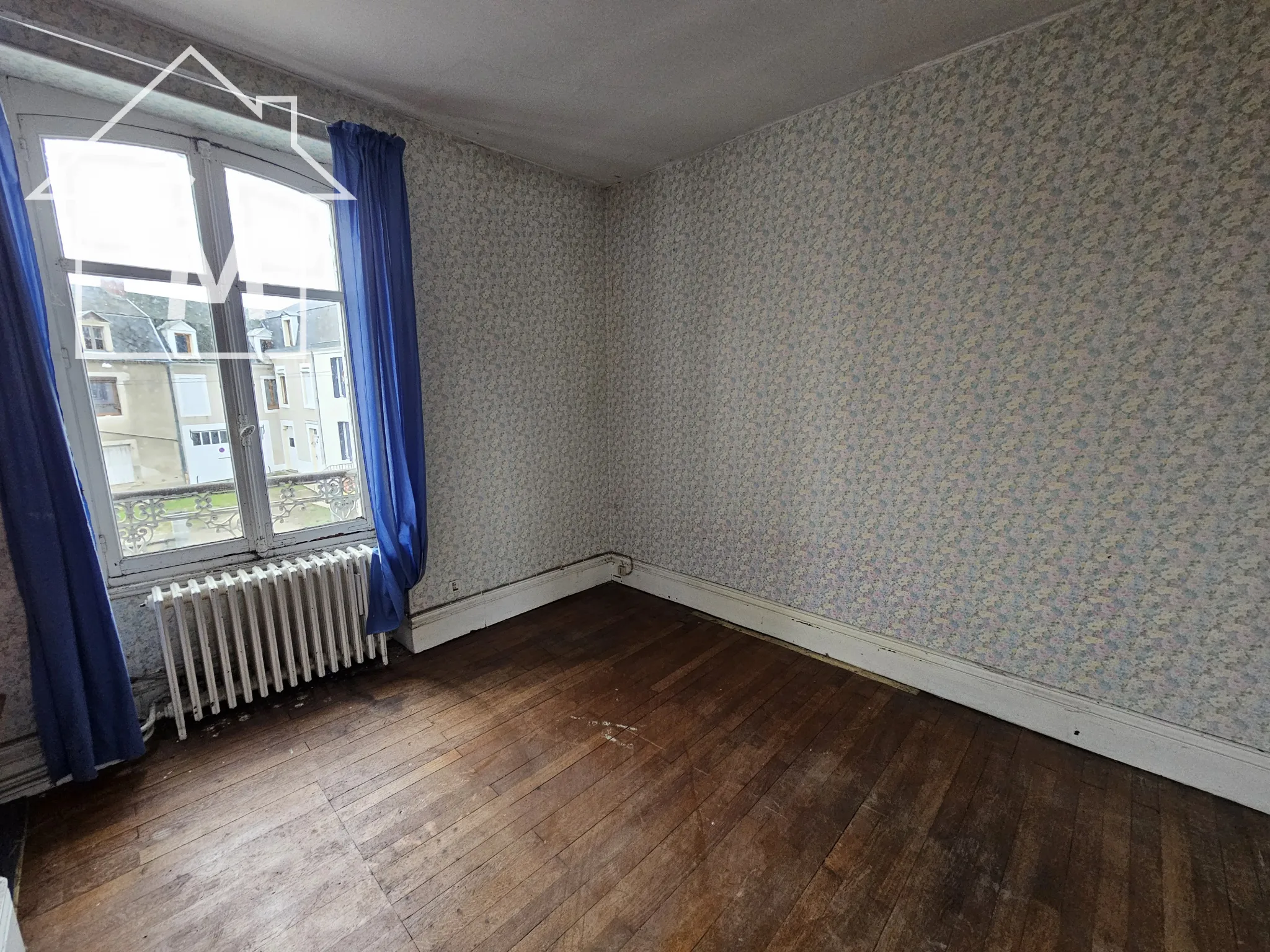 Grande maison à vendre à Culan - 125 m² avec local commercial et 5 chambres 