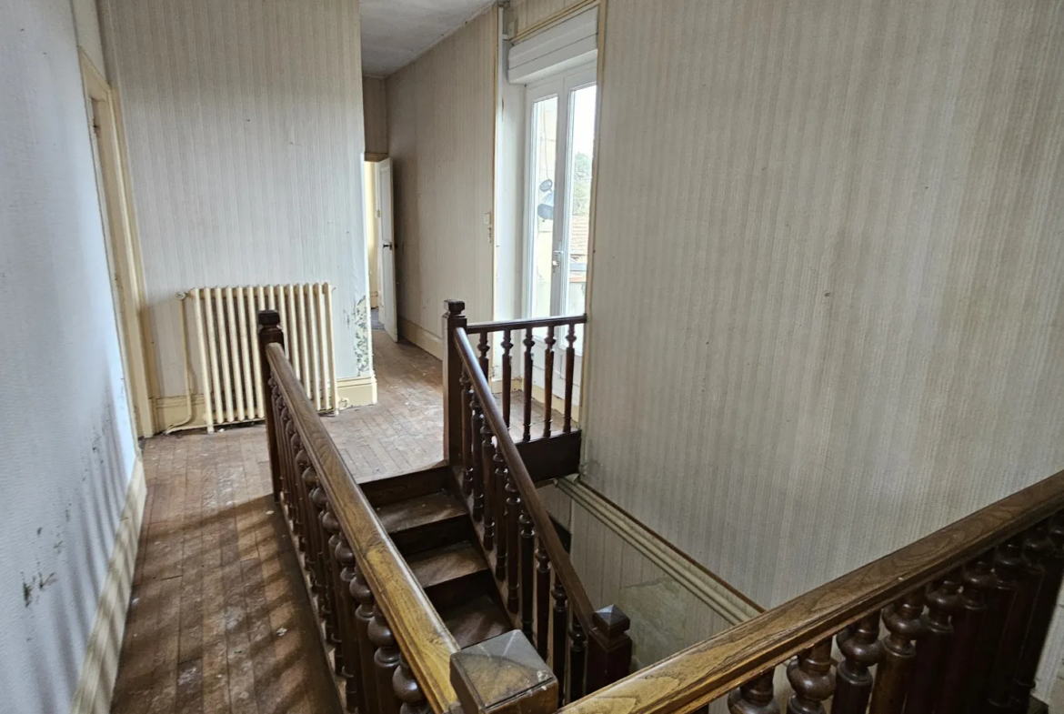 Grande maison à vendre à Culan - 125 m² avec local commercial et 5 chambres 