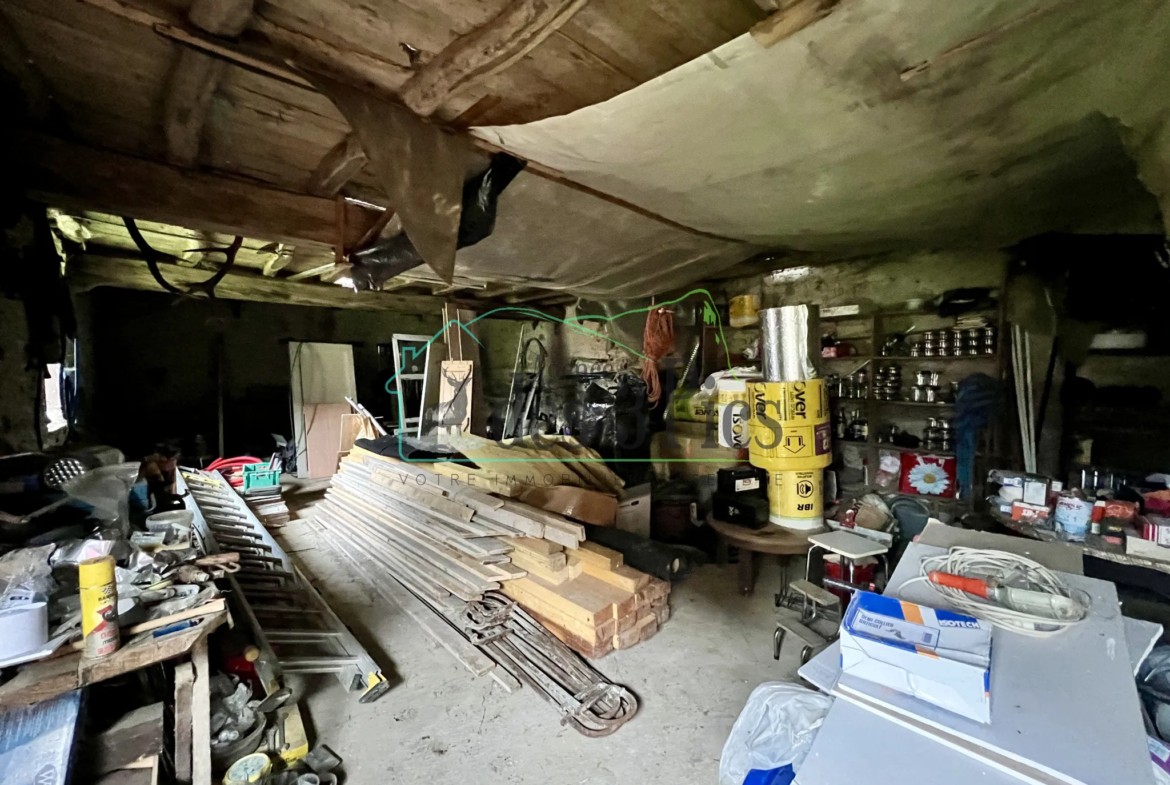 Ferme en pierre à rénover avec grange à Estadens 