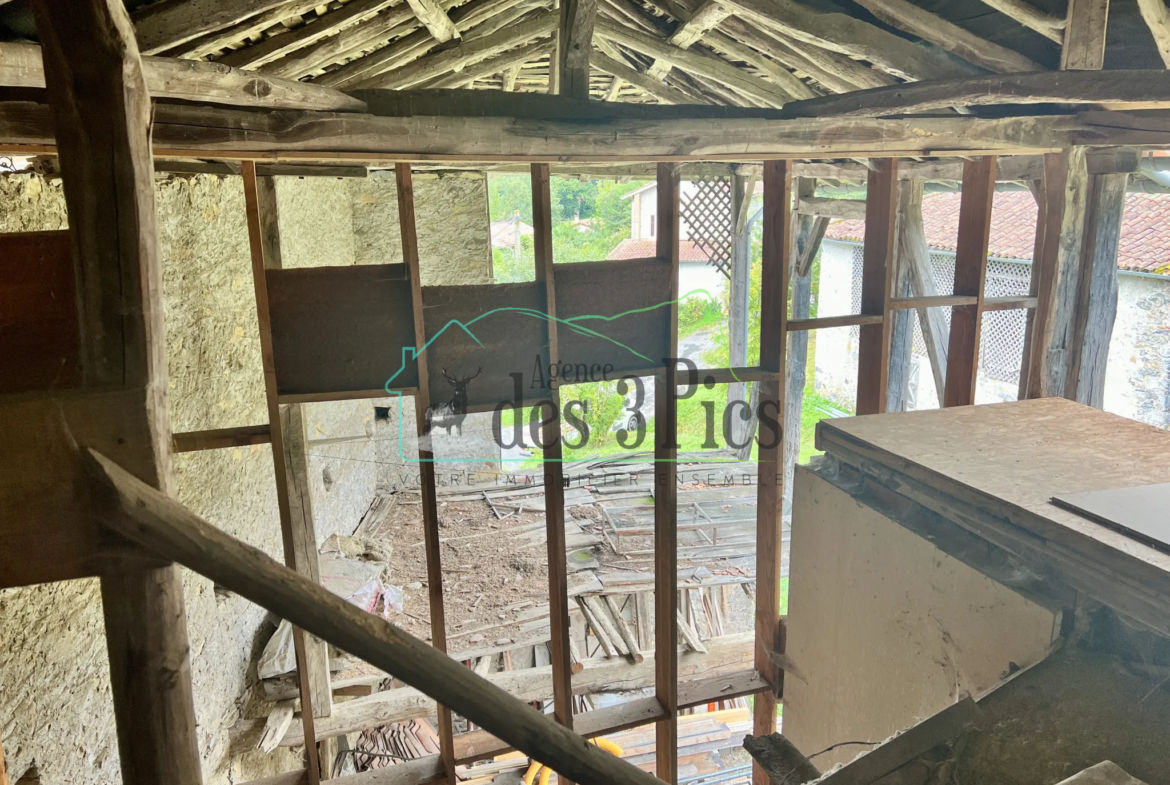 Ferme en pierre à rénover avec grange à Estadens 