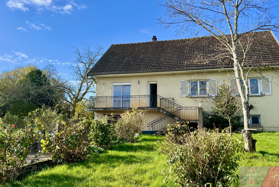 Maison spacieuse à vendre à Lavangeot avec sous-sol et jardin 