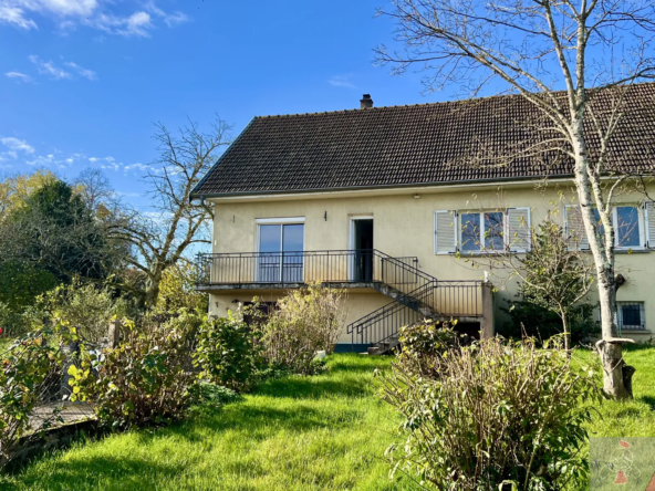 Maison spacieuse à vendre à Lavangeot avec sous-sol et jardin