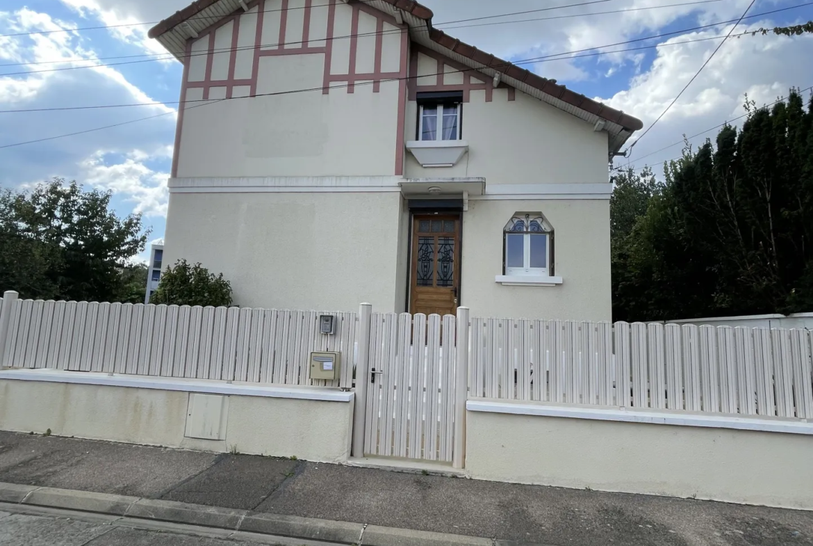 Maison à vendre à Troyes - 128 m², 4 Chambres, Piscine 