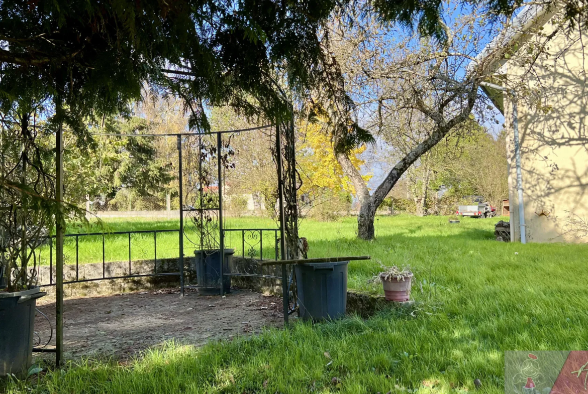 Maison spacieuse à vendre à Lavangeot avec sous-sol et jardin 