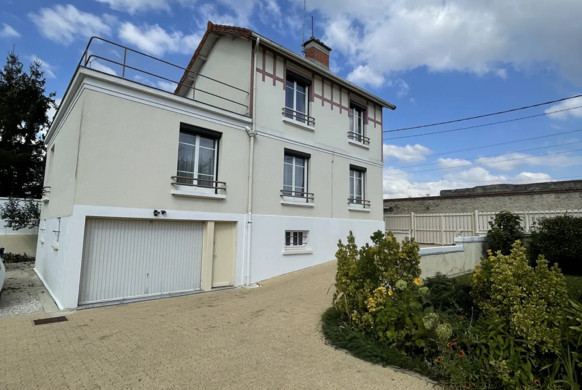 Maison à vendre à Troyes - 128 m², 4 Chambres, Piscine 