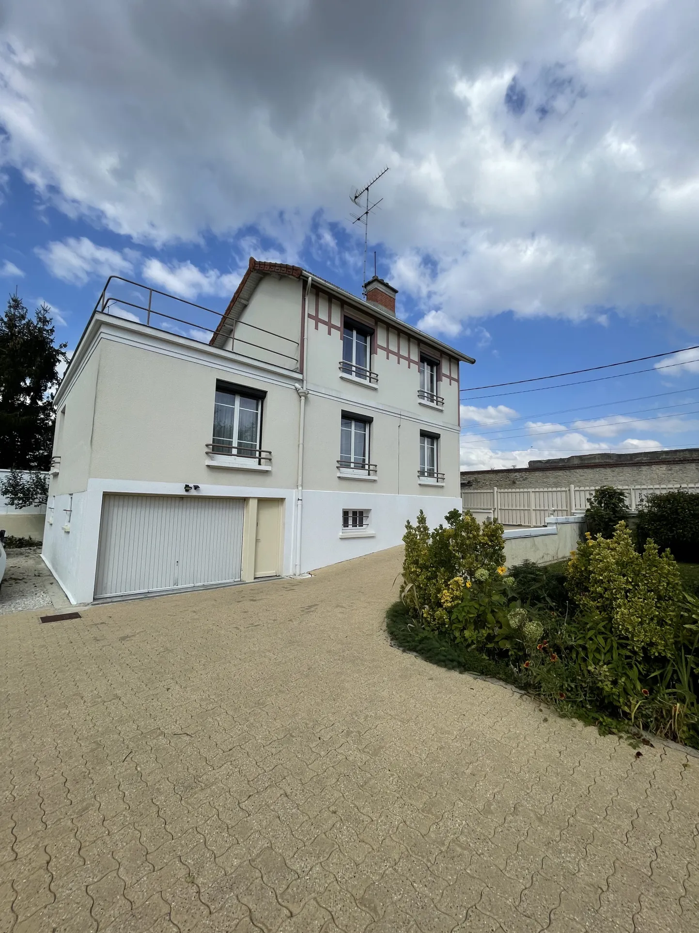 Maison à vendre à Troyes - 128 m², 4 Chambres, Piscine 