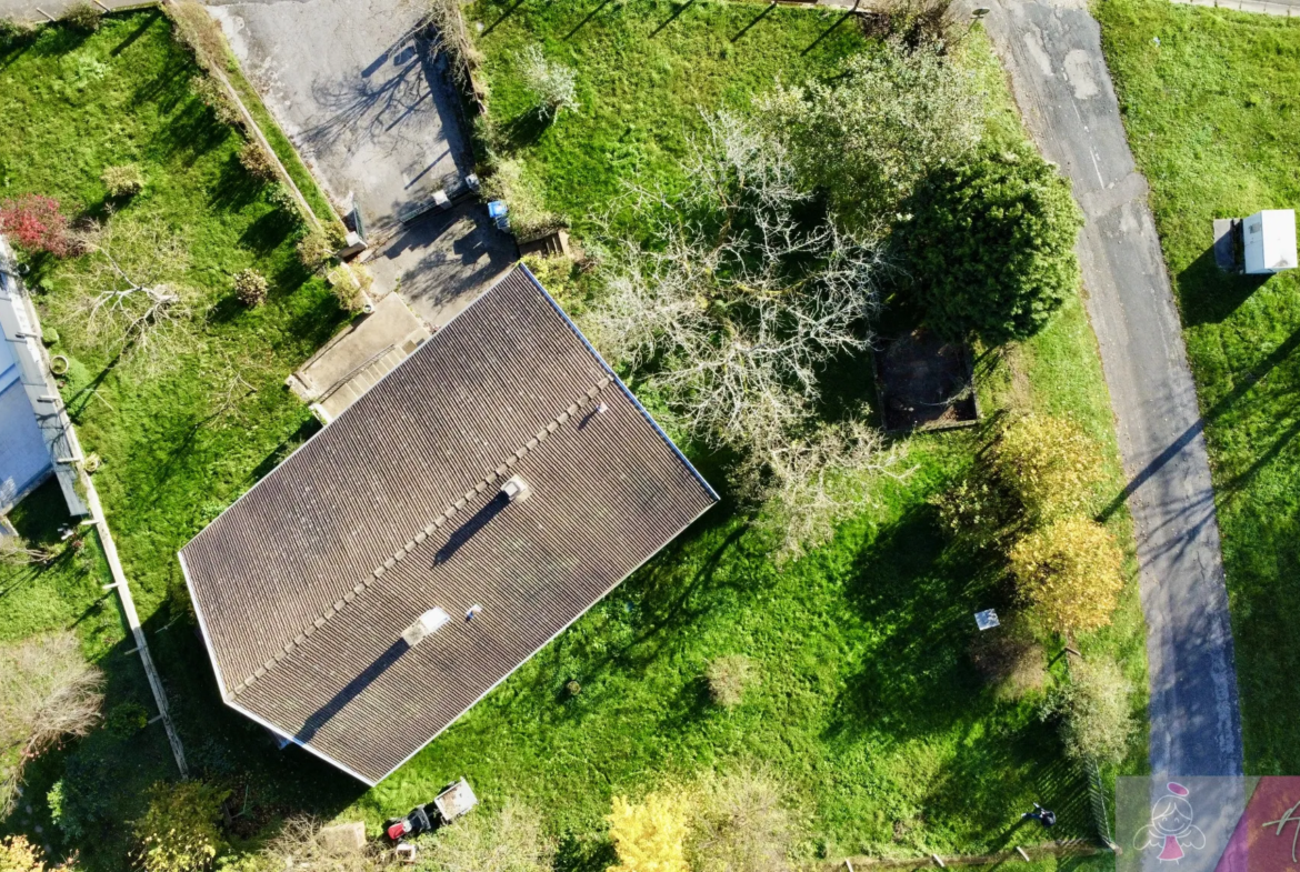 Maison spacieuse à vendre à Lavangeot avec sous-sol et jardin 