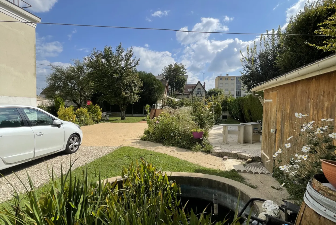 Maison à vendre à Troyes - 128 m², 4 Chambres, Piscine 