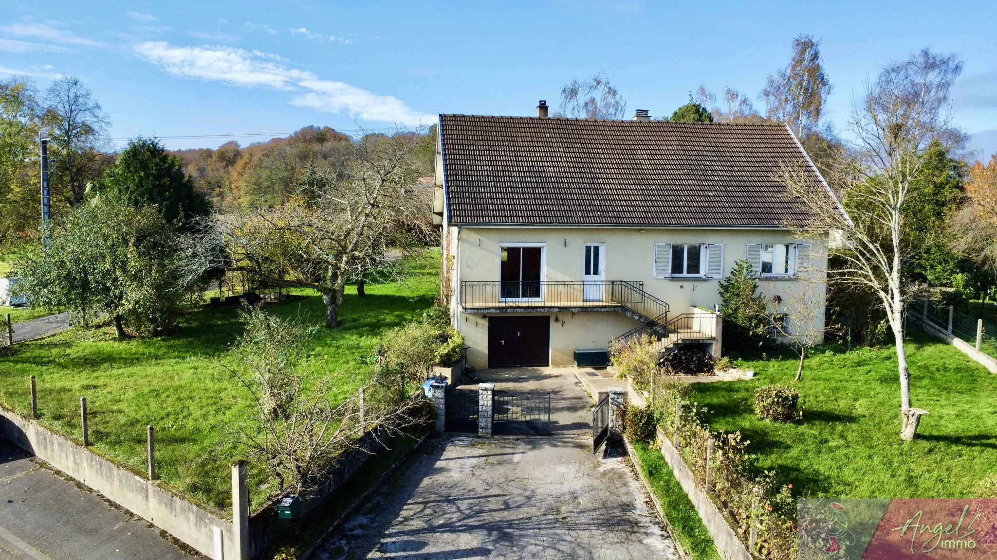 Maison spacieuse à vendre à Lavangeot avec sous-sol et jardin 