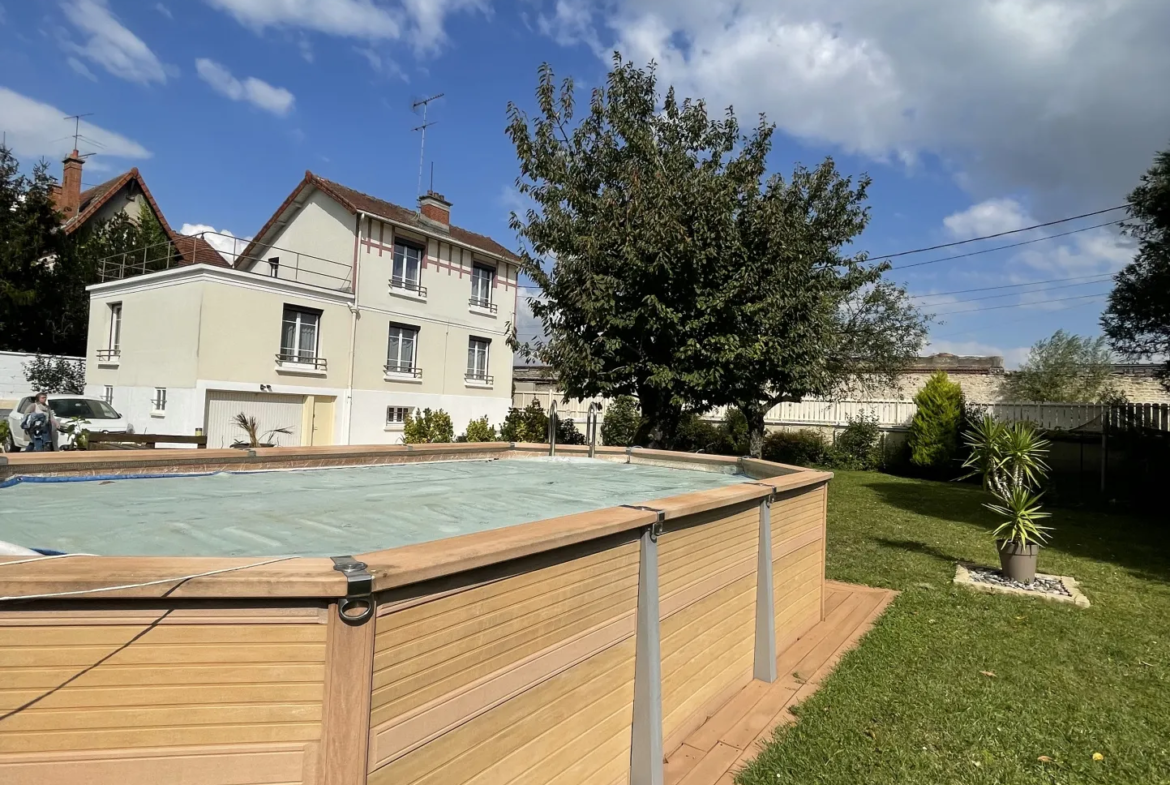 Maison à vendre à Troyes - 128 m², 4 Chambres, Piscine 