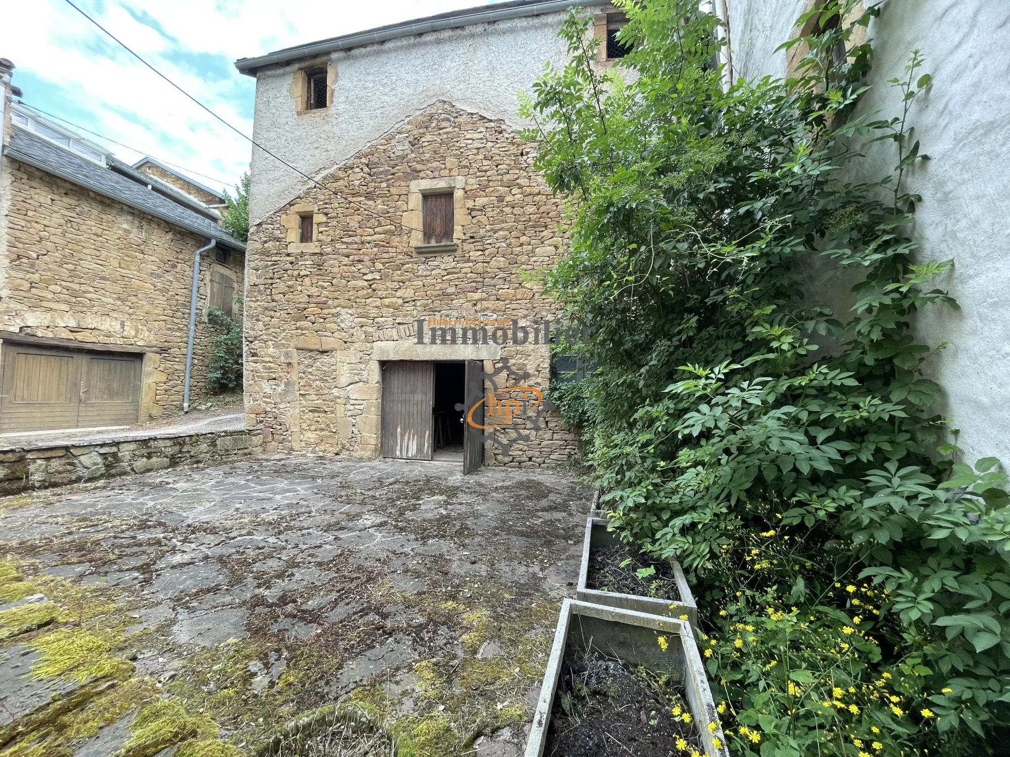 Vente maison avec terrasse et dépendances à Saint Sernin sur Rance 