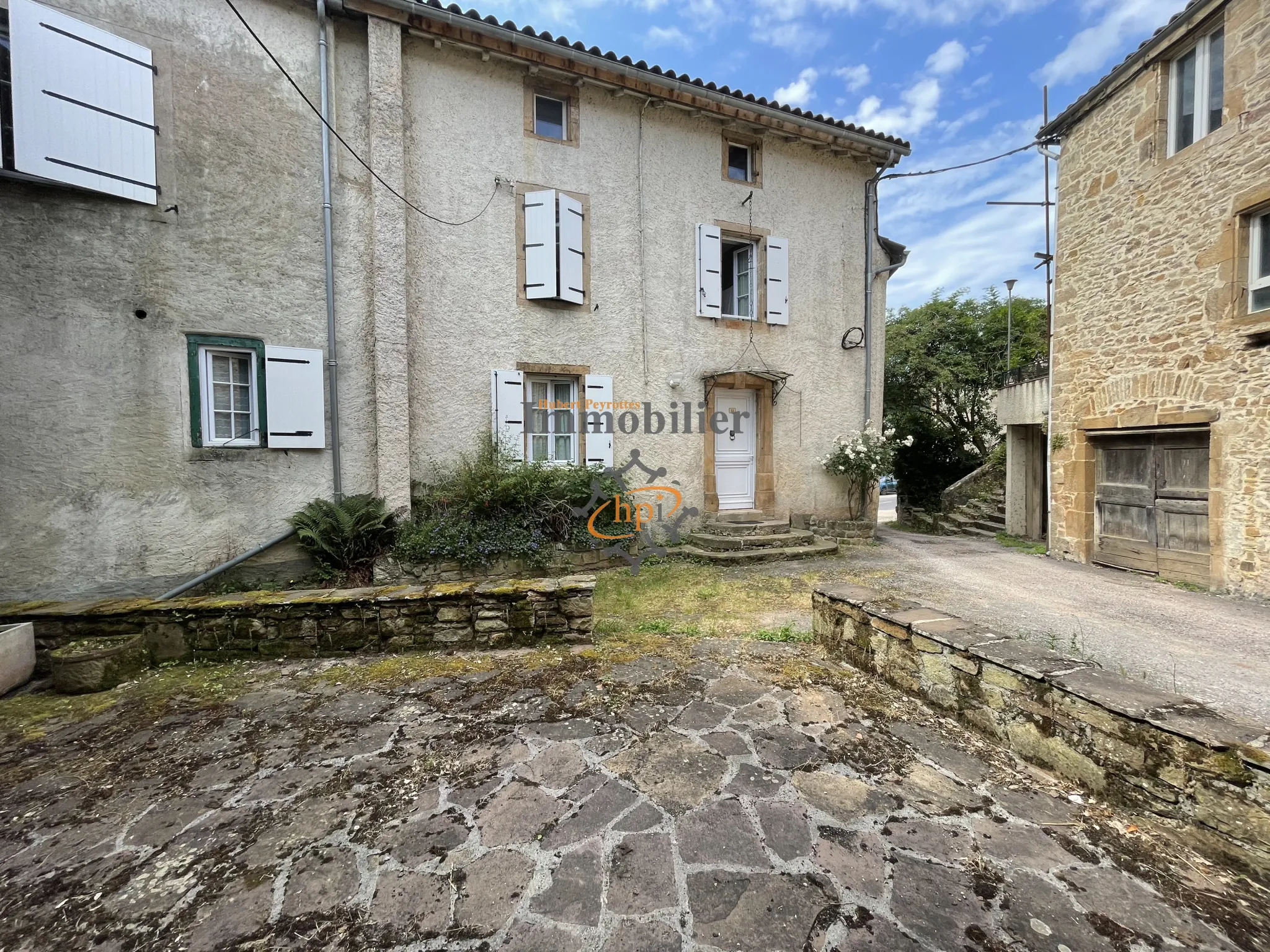 Vente maison avec terrasse et dépendances à Saint Sernin sur Rance 