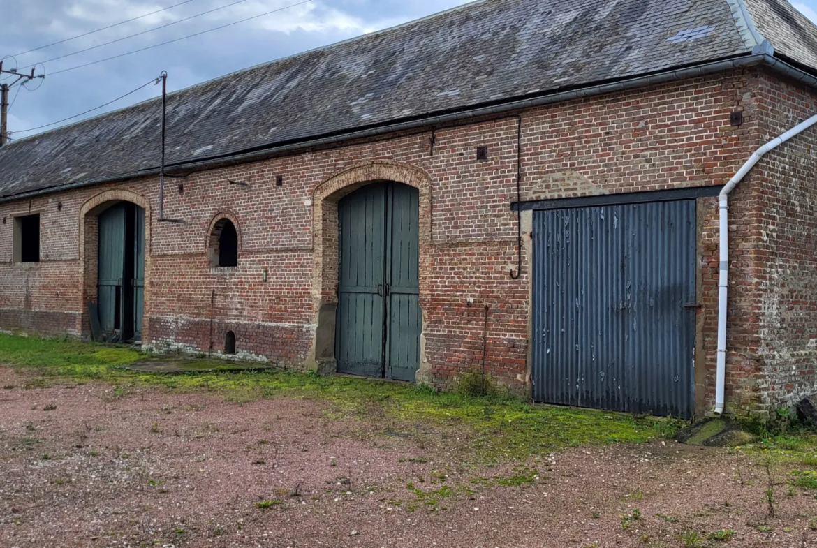 Ancien corps de ferme à vendre près d'Abbeville - 9595 m² 