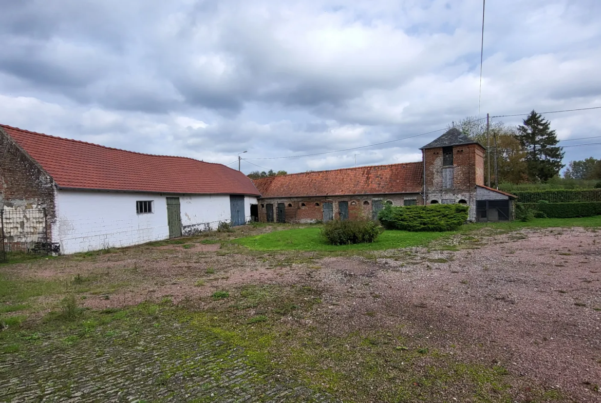 Ancien corps de ferme à vendre près d'Abbeville - 9595 m² 