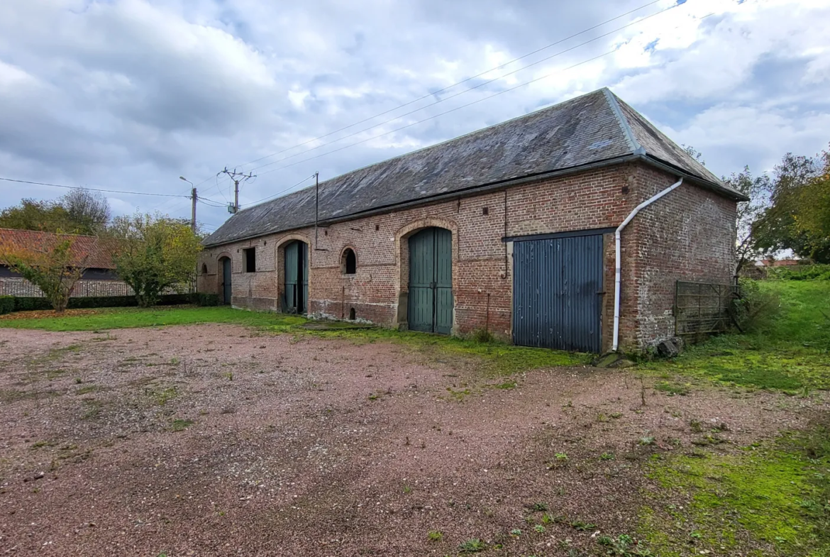 Ancien corps de ferme à vendre près d'Abbeville - 9595 m² 