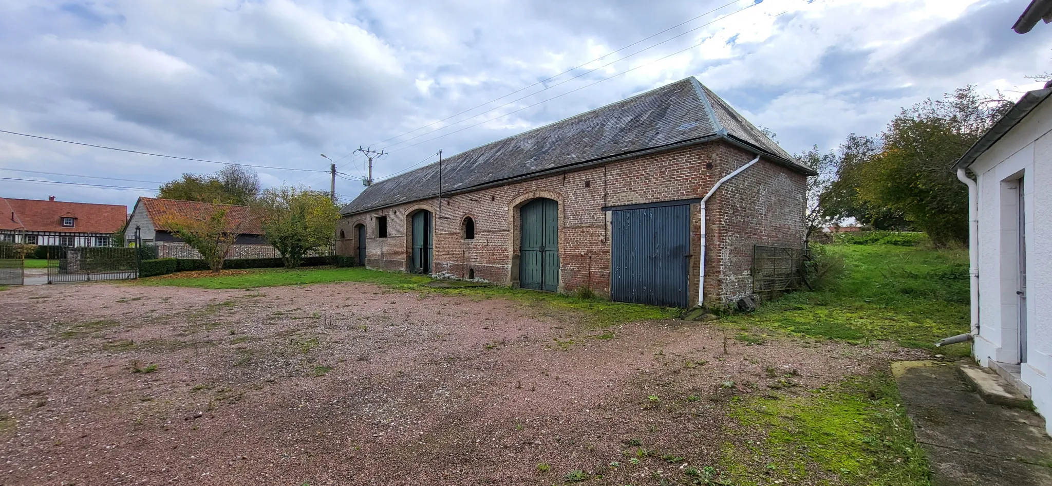 Ancien corps de ferme à vendre près d'Abbeville - 9595 m² 