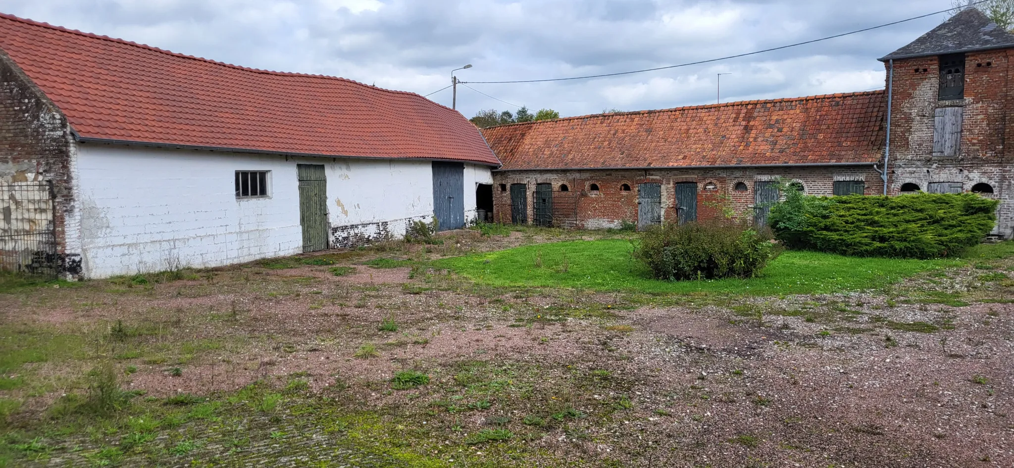 Ancien corps de ferme à vendre près d'Abbeville - 9595 m² 