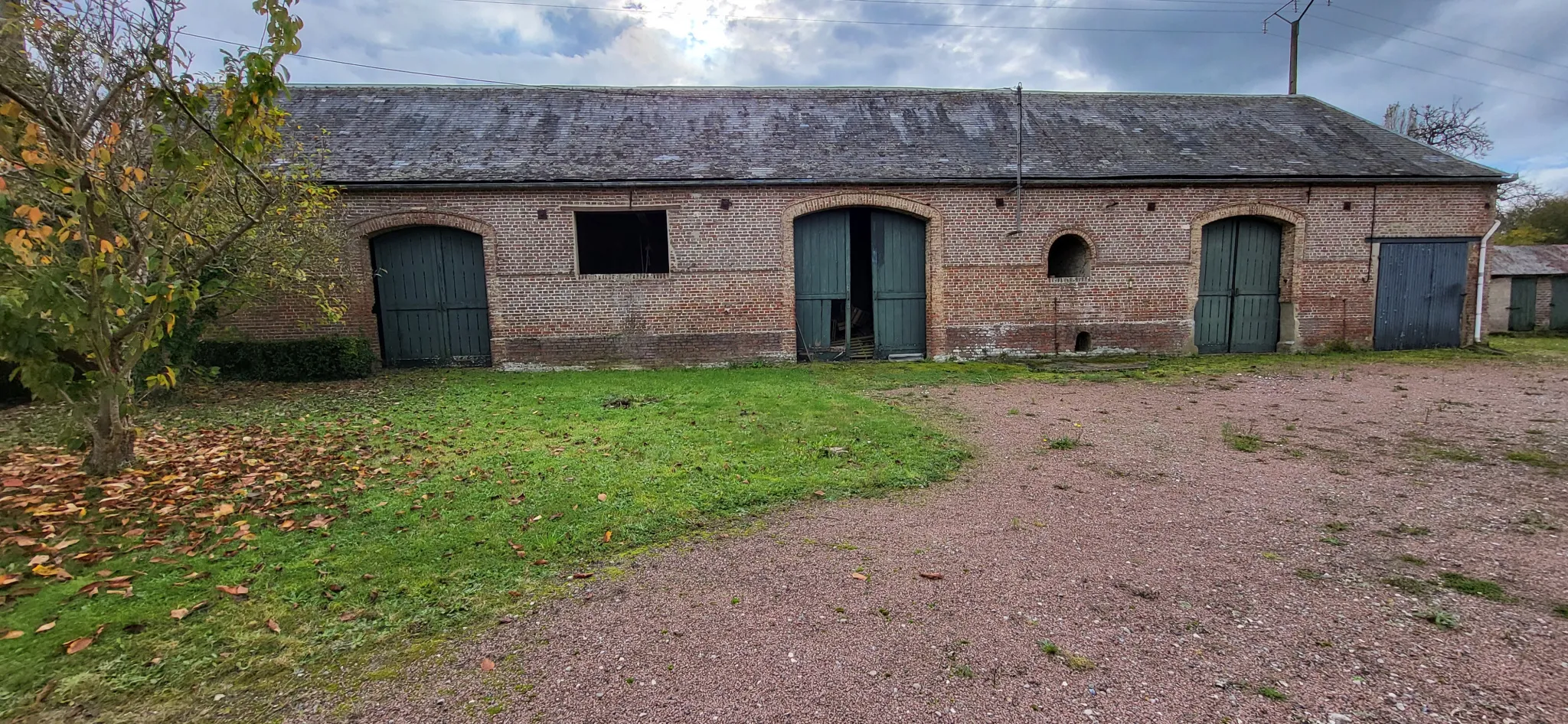 Ancien corps de ferme à vendre près d'Abbeville - 9595 m² 