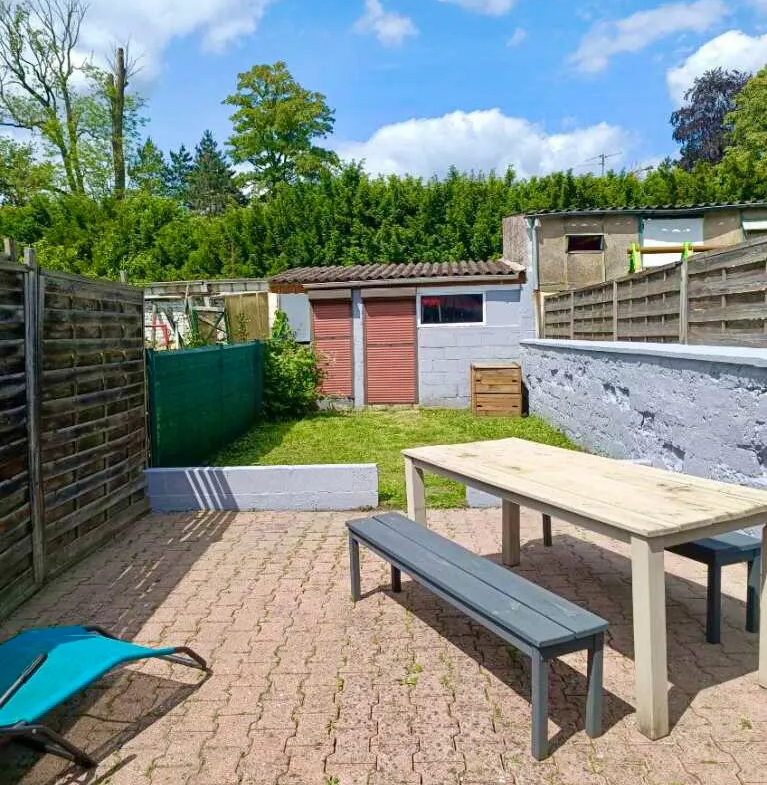 Maison Mitoyenne à Raismes avec Jardin et 3 Chambres 