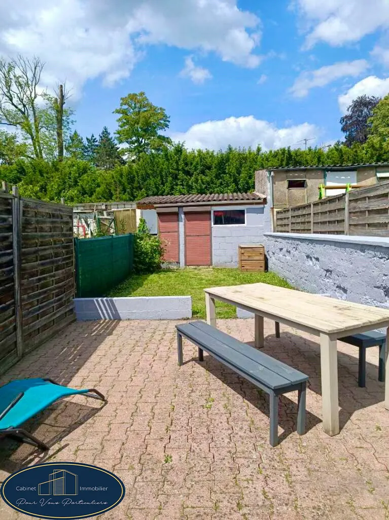 Maison Mitoyenne à Raismes avec Jardin et 3 Chambres 