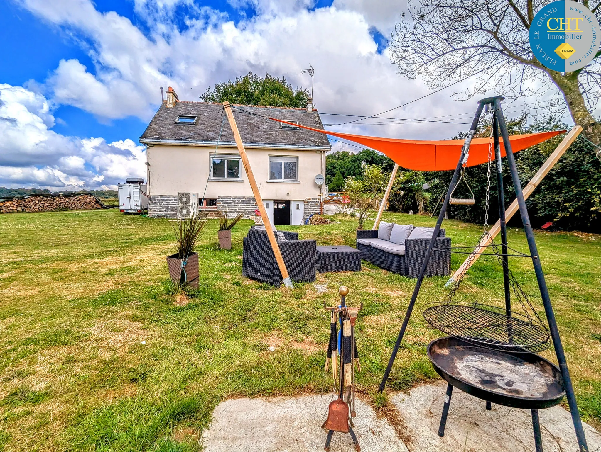 Maison à Vendr à Guer - 4 Chambres, 6 331 m² de Terrain 