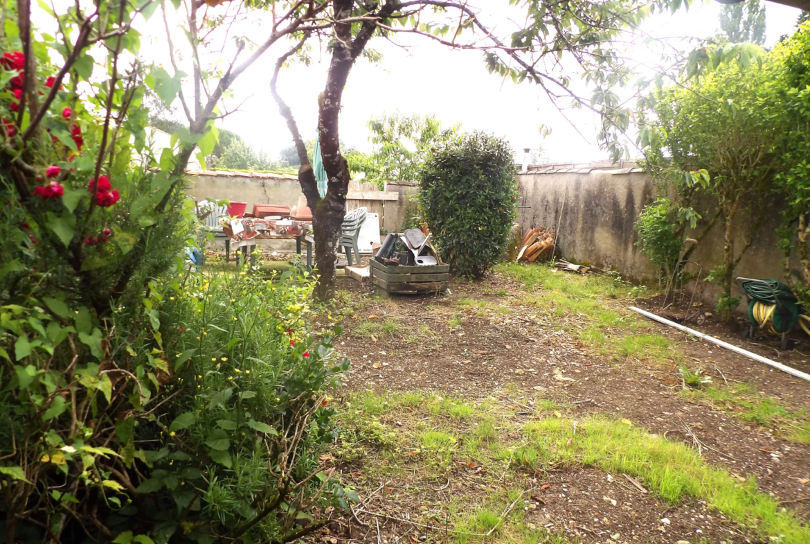 Maison T5 86 m2 avec jardin et garage à Saint Savinien 