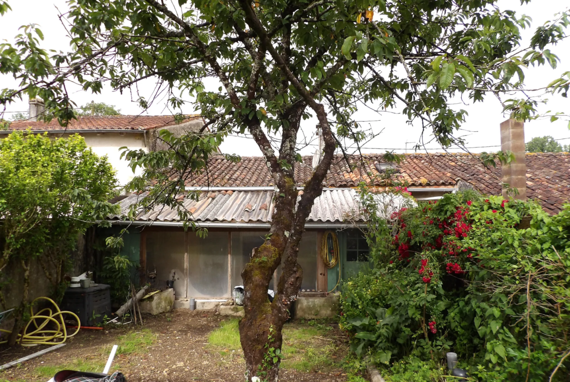 Maison T5 86 m2 avec jardin et garage à Saint Savinien 