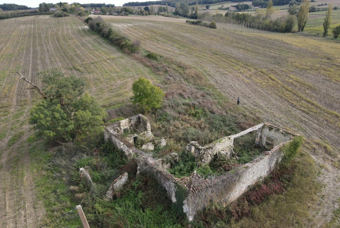 Ancienne ferme à rénover avec vue sur lac à Fources 