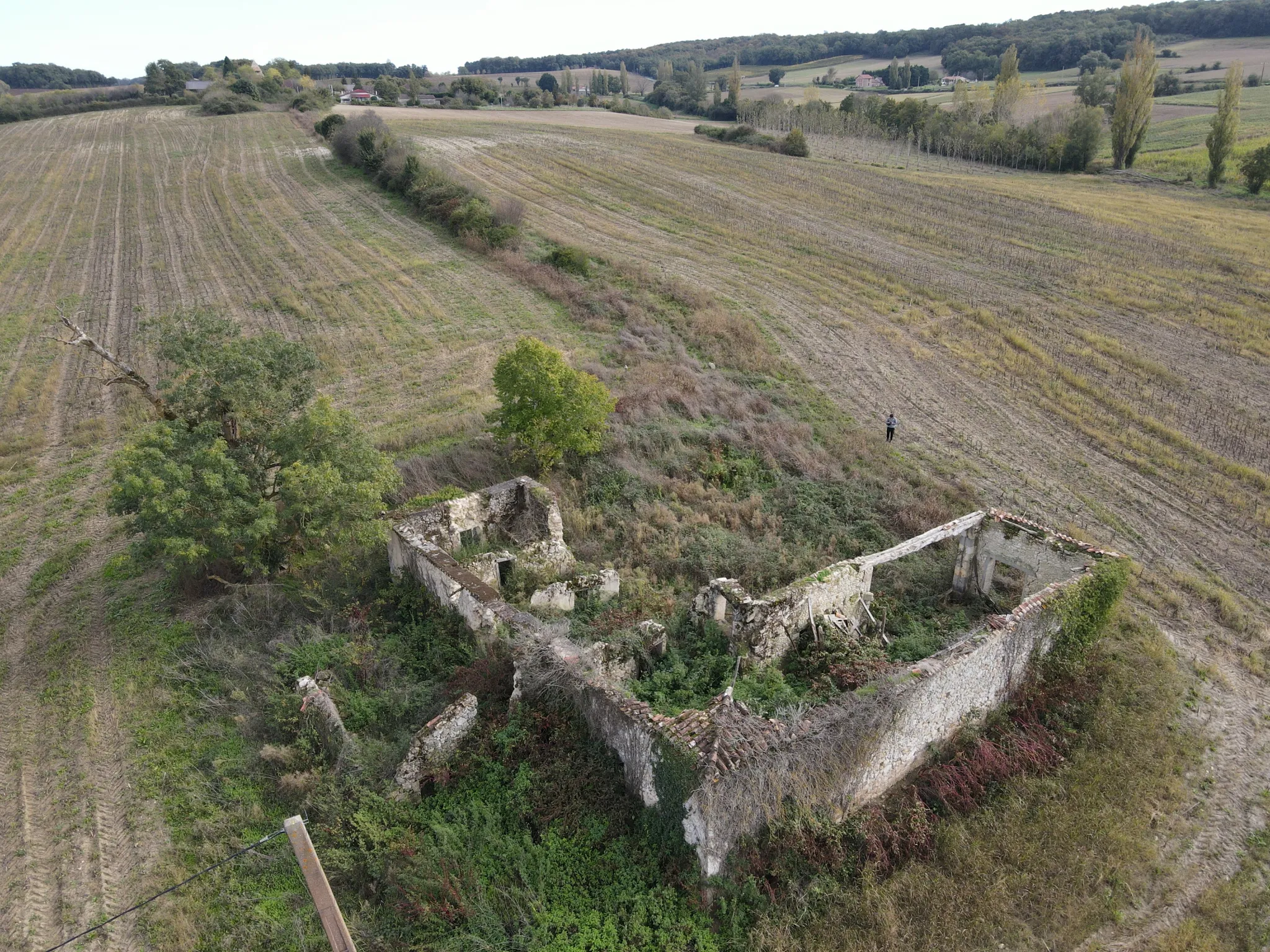 Ancienne ferme à rénover avec vue sur lac à Fources 