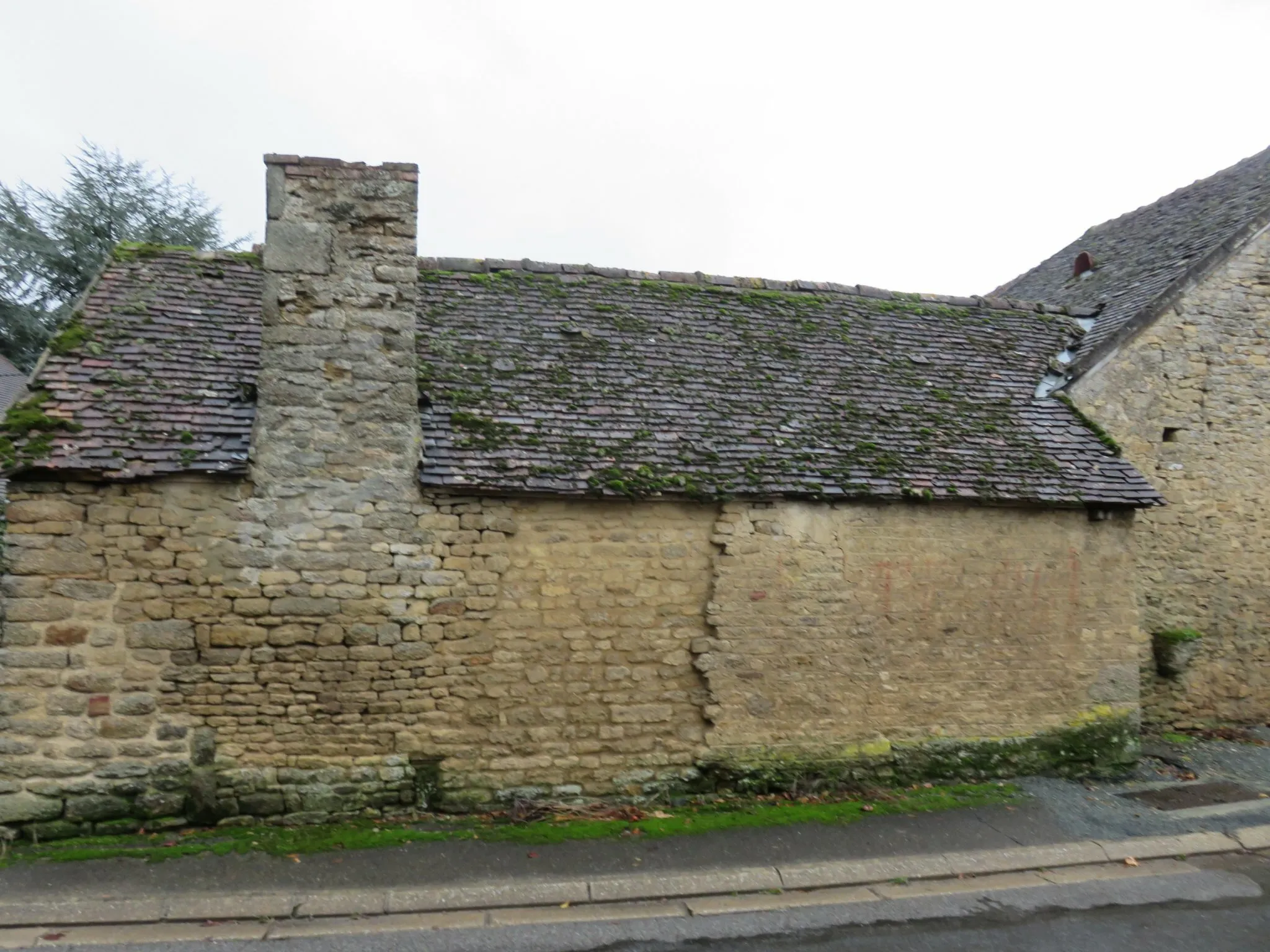 Maison en Pierre à Rénover à Damigny 