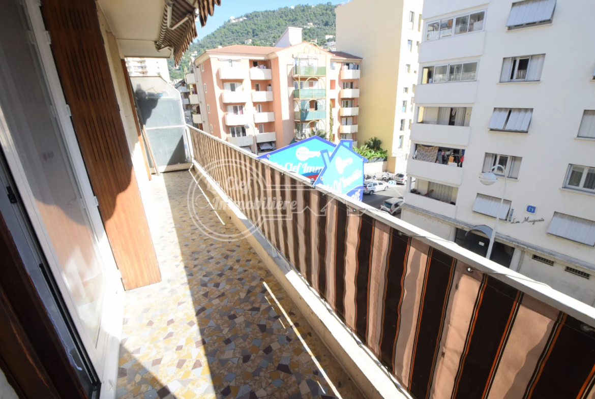 À vendre : Appartement 4 pièces lumineux à Nice St Roch 