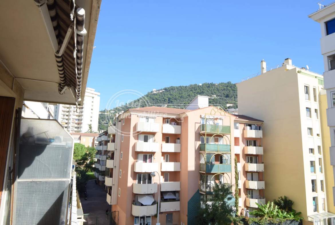 À vendre : Appartement 4 pièces lumineux à Nice St Roch 