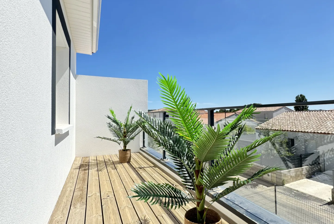 Maison mitoyenne récente de 115m² avec piscine à Plaissan 