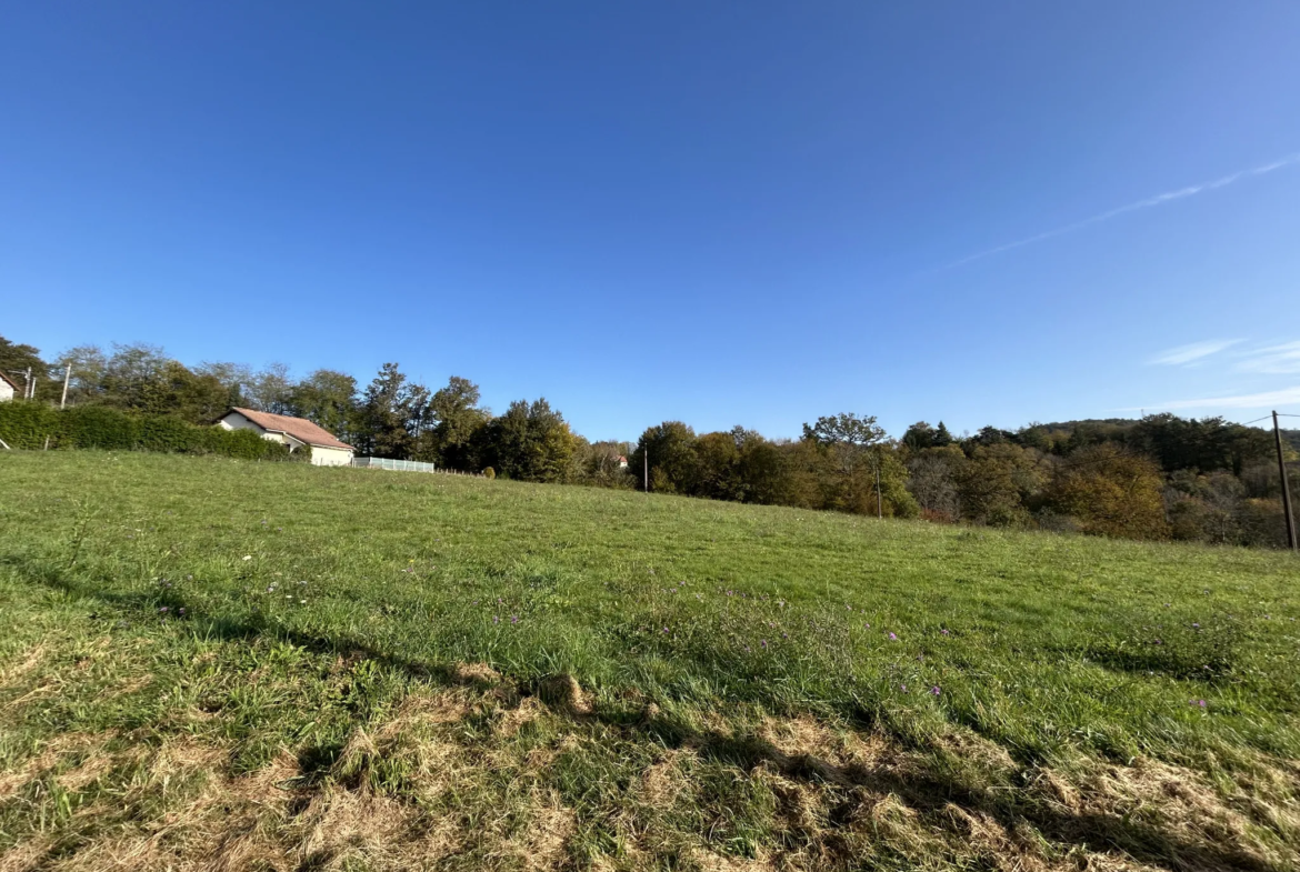 Terrain Constructible à Vendre à Naves en Corrèze - 5 373 m² 