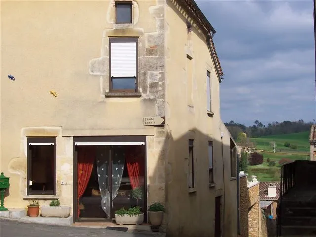 Maison familiale à Lacapelle - 4 chambres, jardin et véranda climatisée 