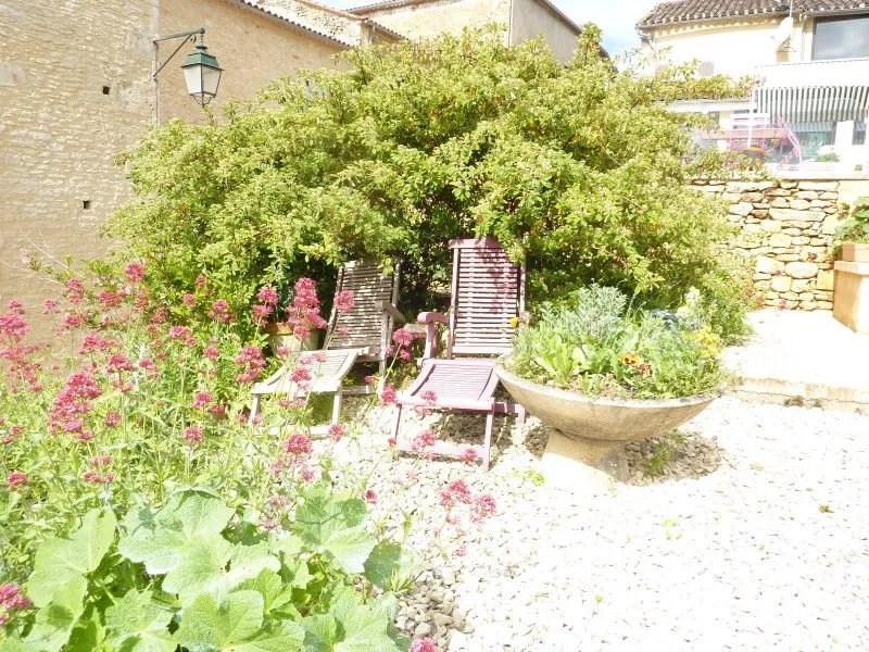 Maison familiale à Lacapelle - 4 chambres, jardin et véranda climatisée 