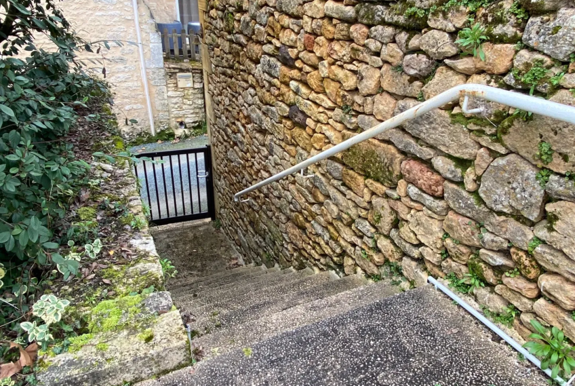 Maison familiale à Lacapelle - 4 chambres, jardin et véranda climatisée 